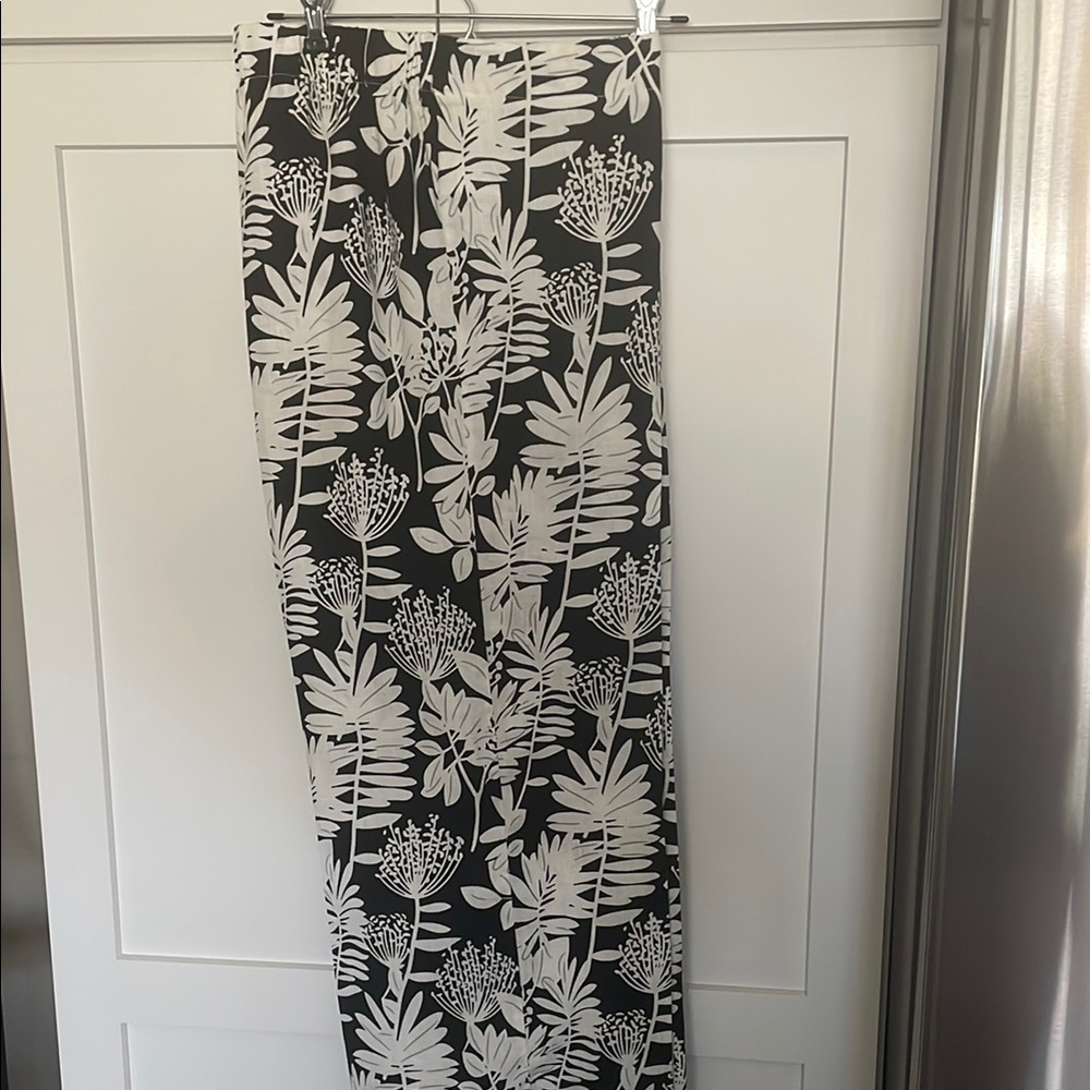 Floral Black and White Women's Linen Slacks by Tahari  / Size M